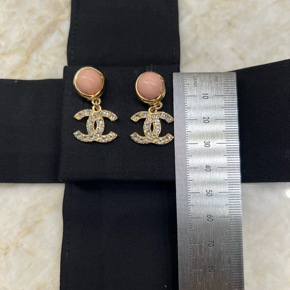 CHANEL 22A CC Logo Gold-tone Dangle Earrings: Pink Pearly W/ Crystals - Picture 7 of 13